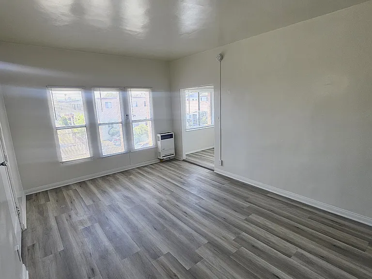 1750 S Longwood Ave #9 — Photo 2