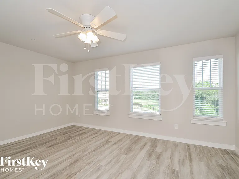 342 Niki Dr — Photo 6