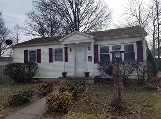 110 W 5th St, West Frankfort, IL 62896