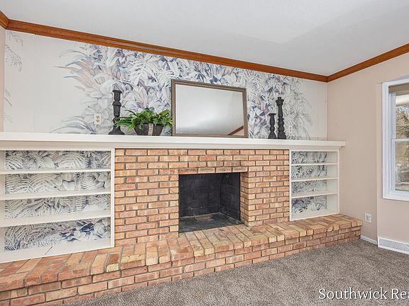5th image of 2549 Rockhill Dr NE