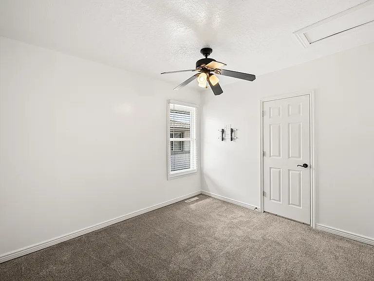 609 E Wilmington Ave — Photo 19