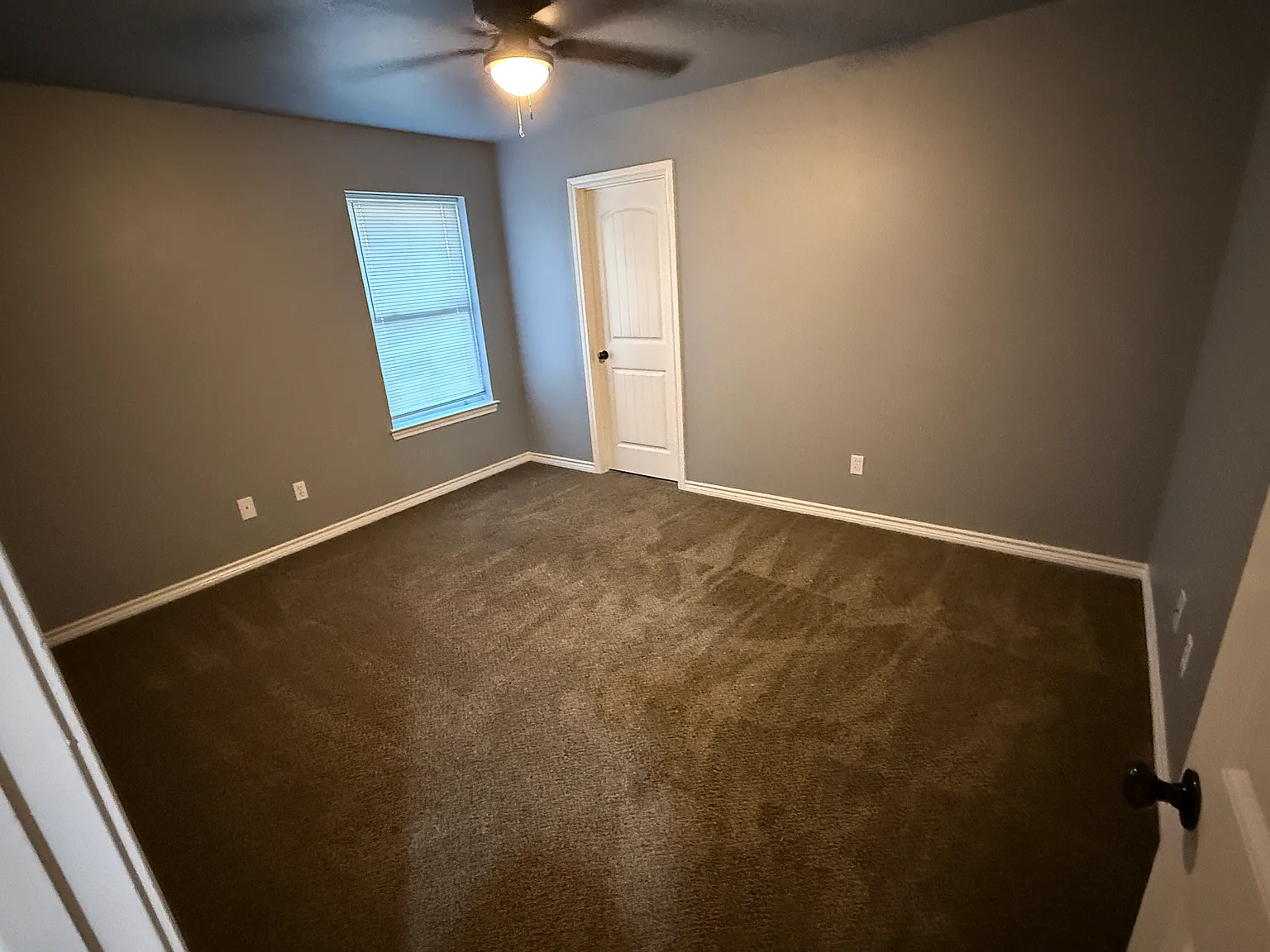 3 bed, 1300 sqft, $1,300 — Photo 3
