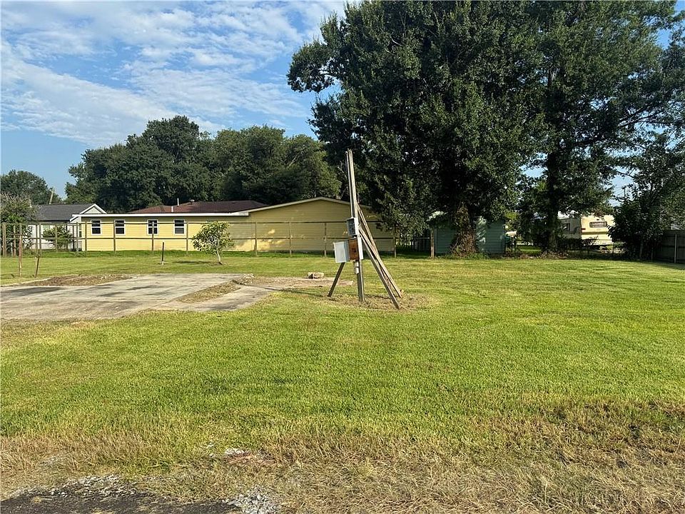 2nd image of 130 Antoine Ln