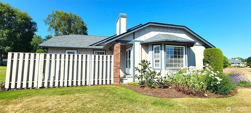 5th image of 886 N Oxford Way #A