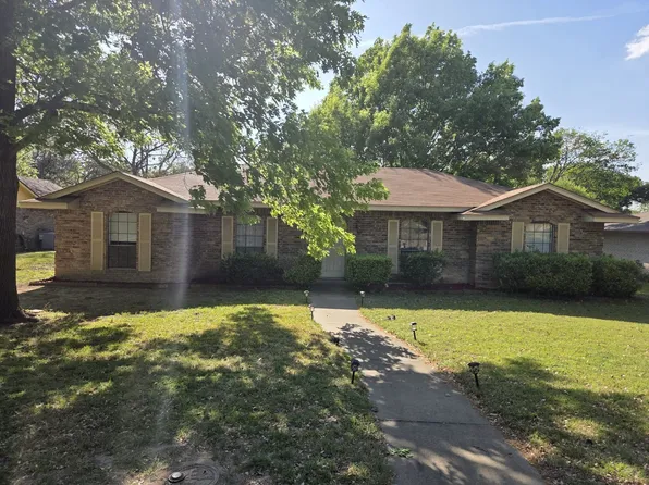 521 Newcastle Dr, Desoto, TX 75115