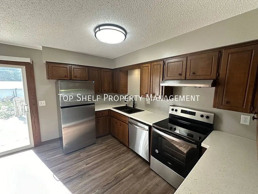 3 bed, 960 sqft, $1,345 — Photo 3