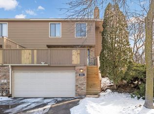 2211 Kings Valley Rd, Golden Valley, MN 55427