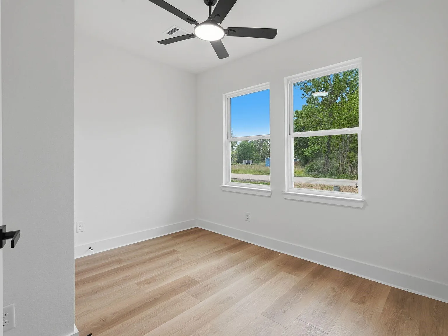4 bed, 3.5 bath, 2500 sqft, $2,600 — Photo 4