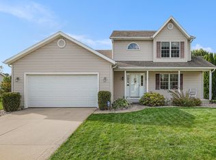 51085 Woods Run Ct, Granger, IN 46530