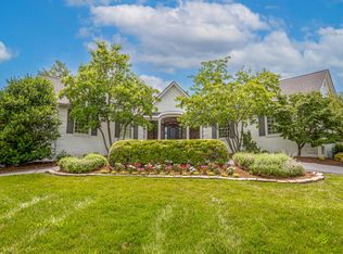 649 Lakeshore Dr, Lexington, KY 40502