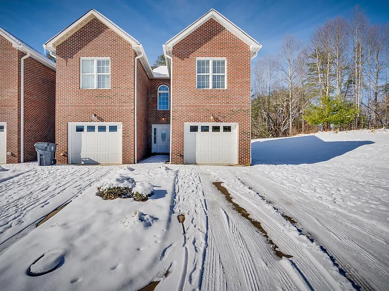 165 Monument Ridge Dr #165 — Photo 1