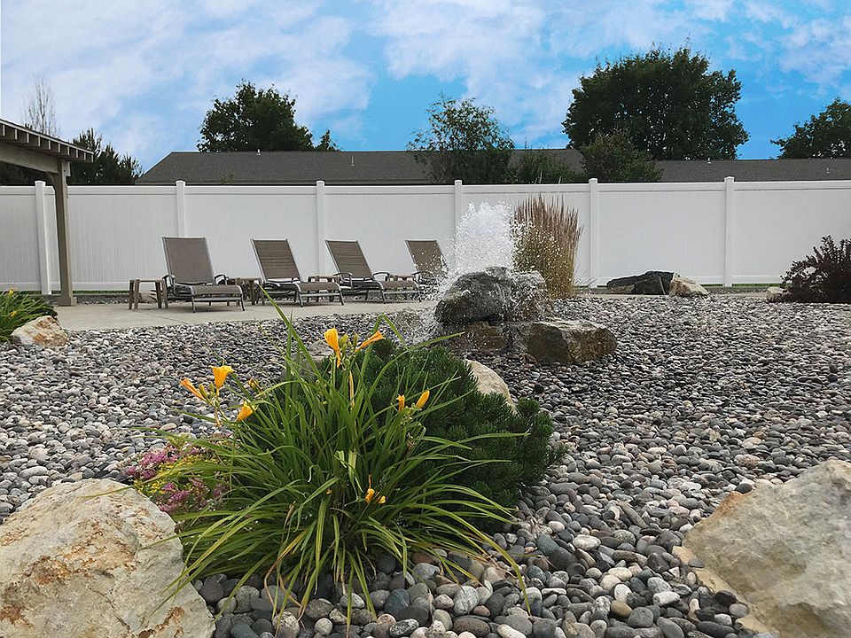 Rock Creek patio with a water fountain in the middle.