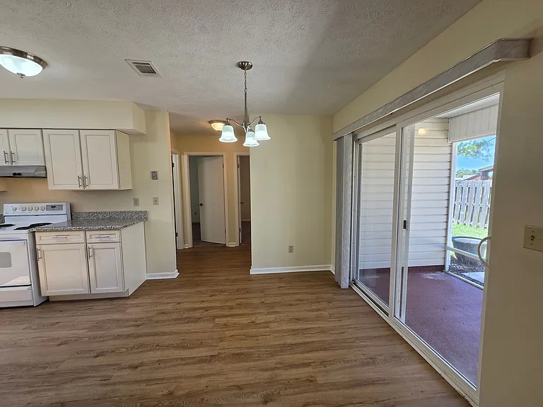 4012 Woodridge Rd — Photo 10