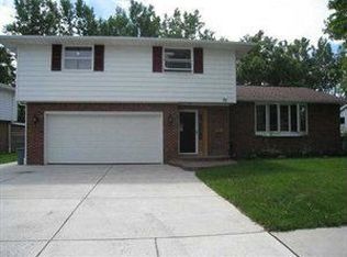 77 Smallwood Dr, West Seneca, NY 14224