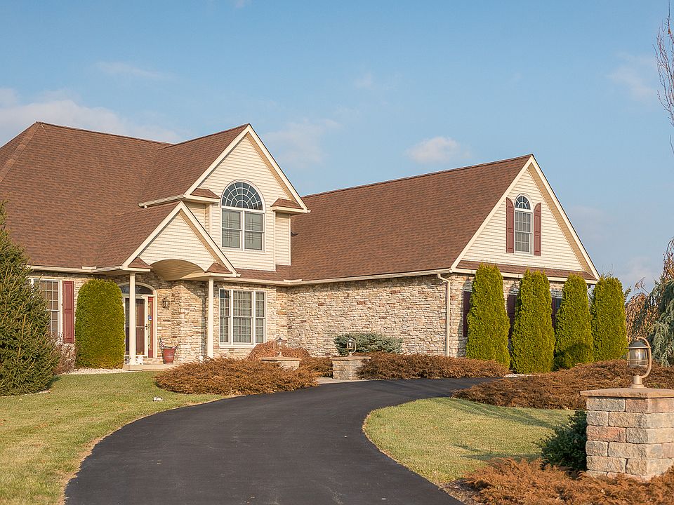 1st image of 409 Saint James Ct