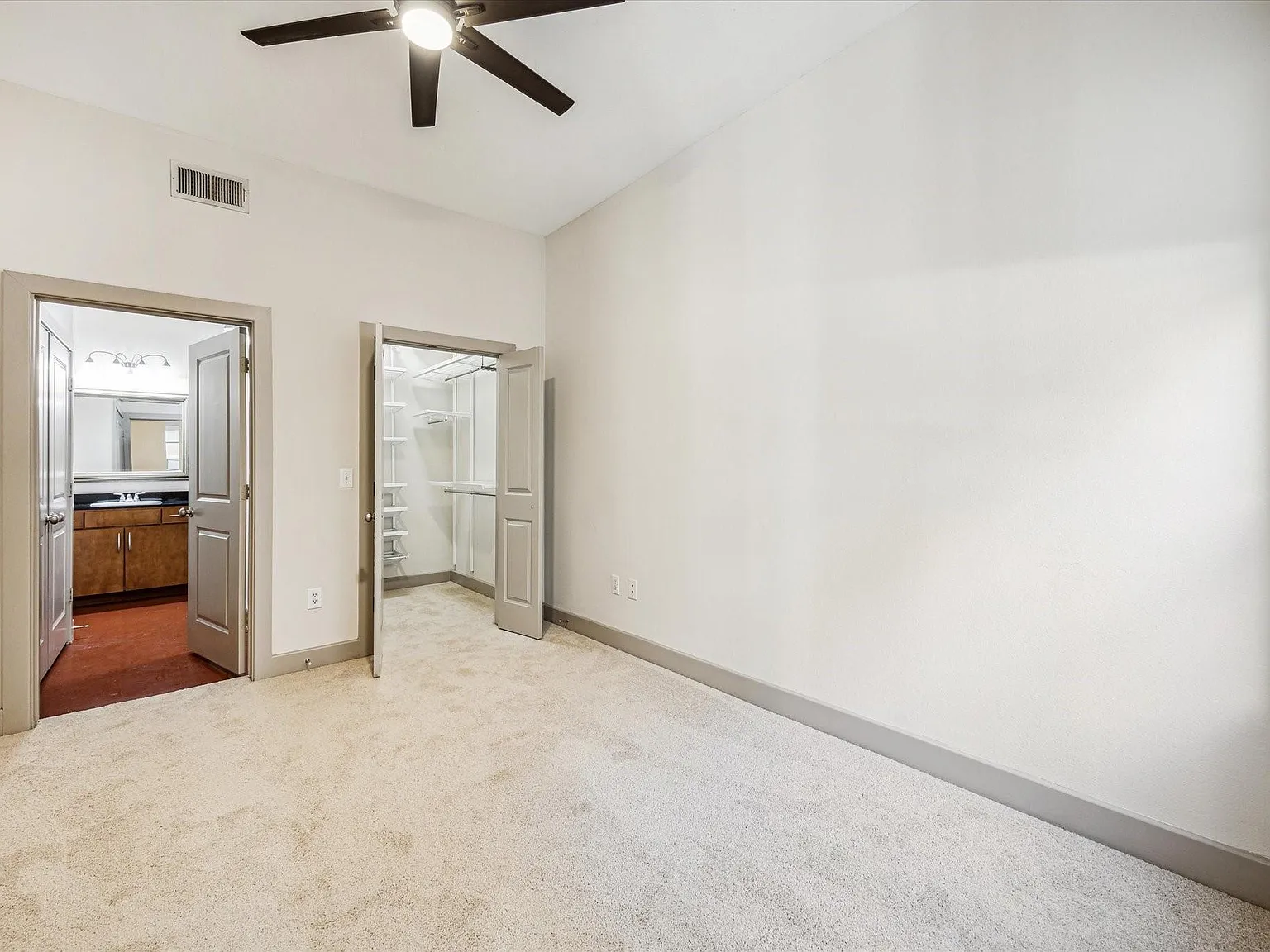 1 bed, 1.5 bath, 774 sqft, $1,749 — Photo 4
