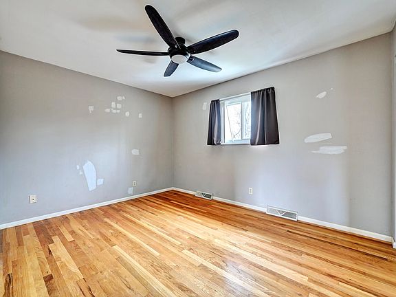 5th image of 374 Knollwood Dr