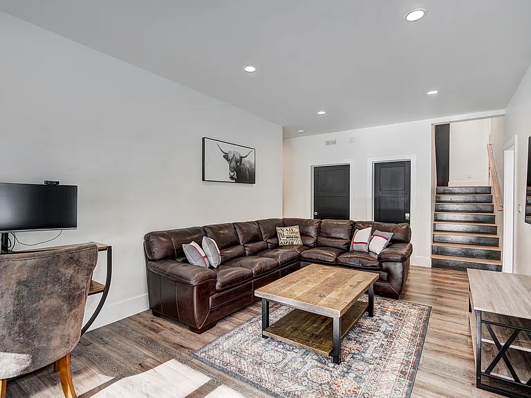 52 Brook St — Photo 15
