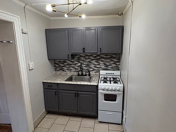 5th image of 176 Washington Ave