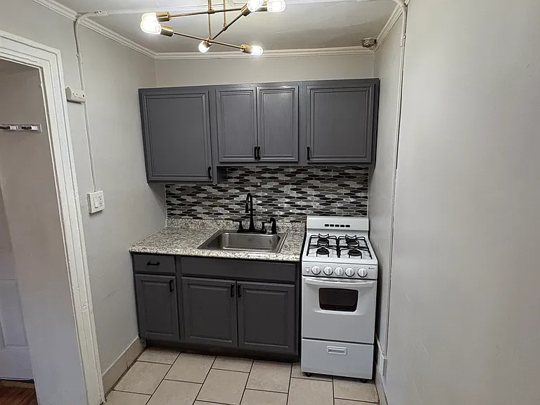 176 Washington Ave — Photo 5