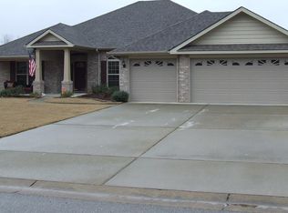 168 Golden Meadows Dr, Alabaster, AL 35007