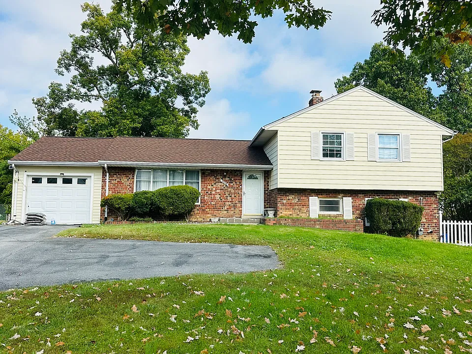 2908 Gracefield Rd