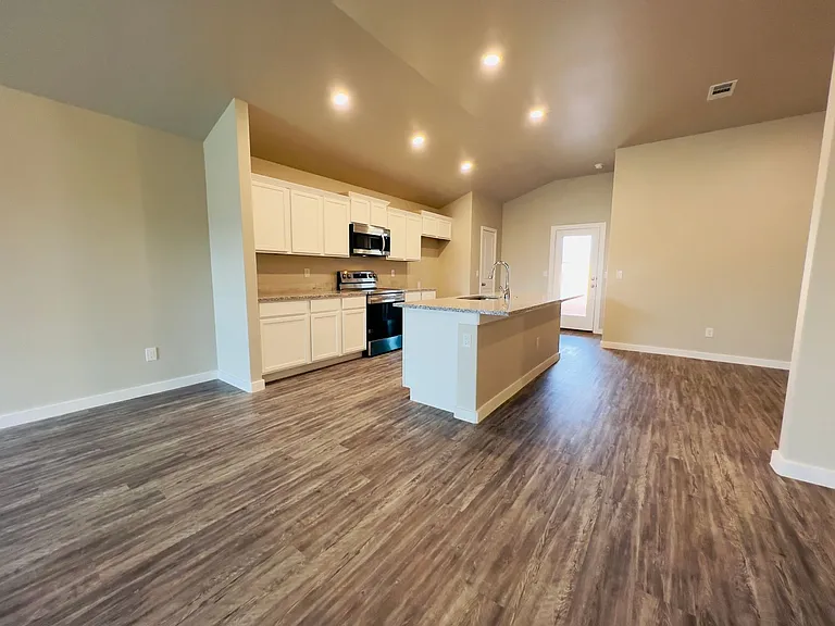 3208 Abbeville Ave — Photo 4