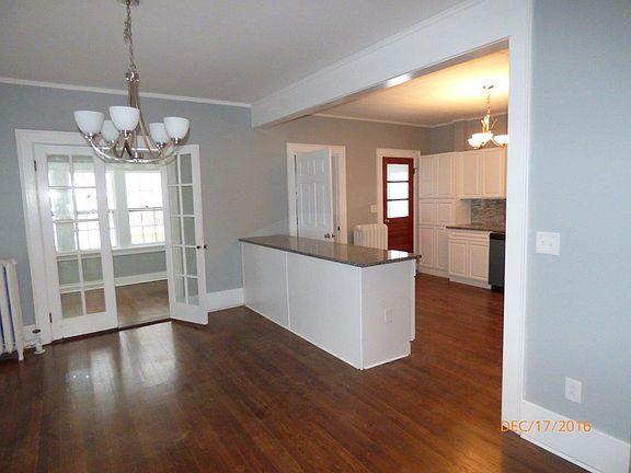 5th image of 15 Fairlawn Ave