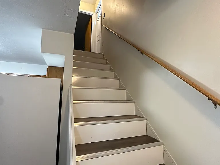 227 N Dicks St — Photo 6
