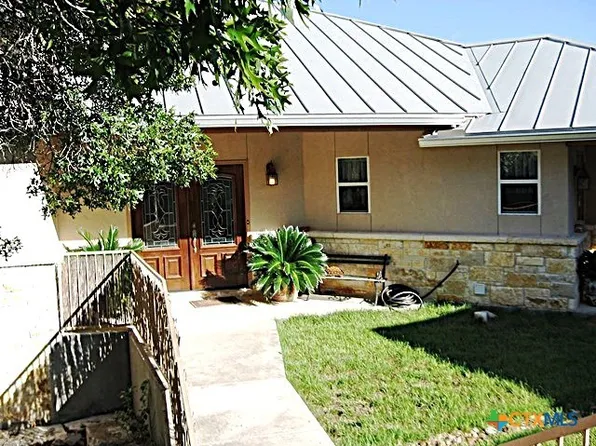 2552 Connie Dr, Canyon Lake, TX 78133