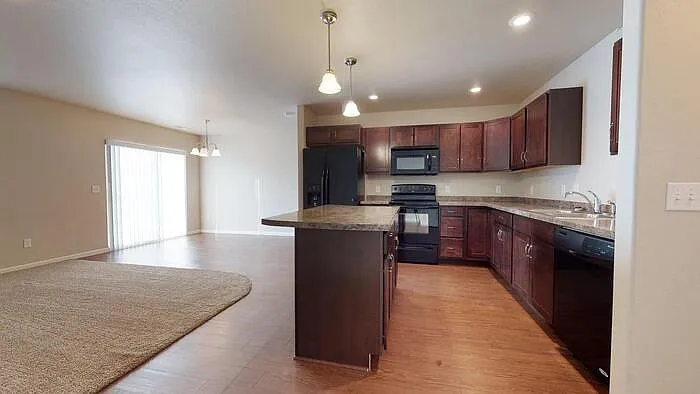 3 bed, 2.5 bath, $2,050 — Photo 3