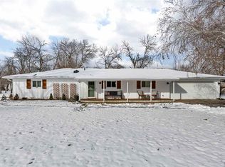 695 S Troy Rd, Robins, IA 52328