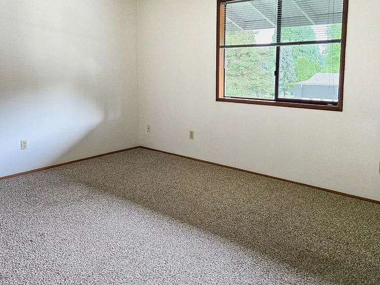2116-2122 Nomad Ct SE — Photo 7