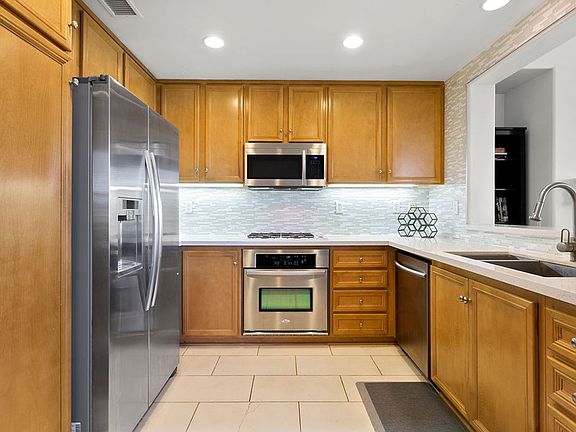 5th image of 44 Glenalmond Ln