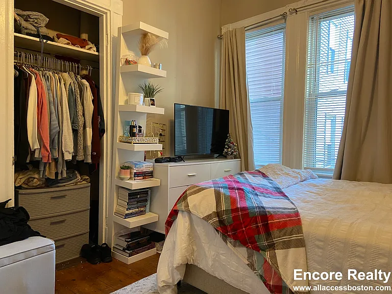 7 Sunset St #3 — Photo 9