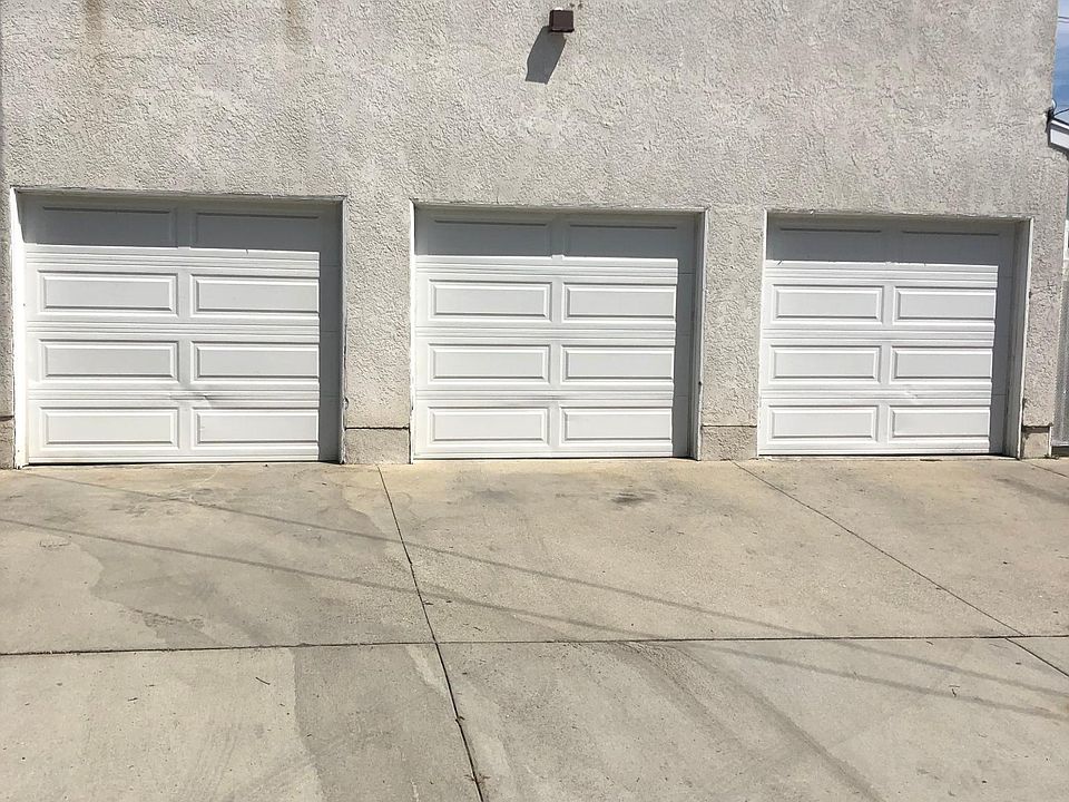 2nd image of 939 W 1st St