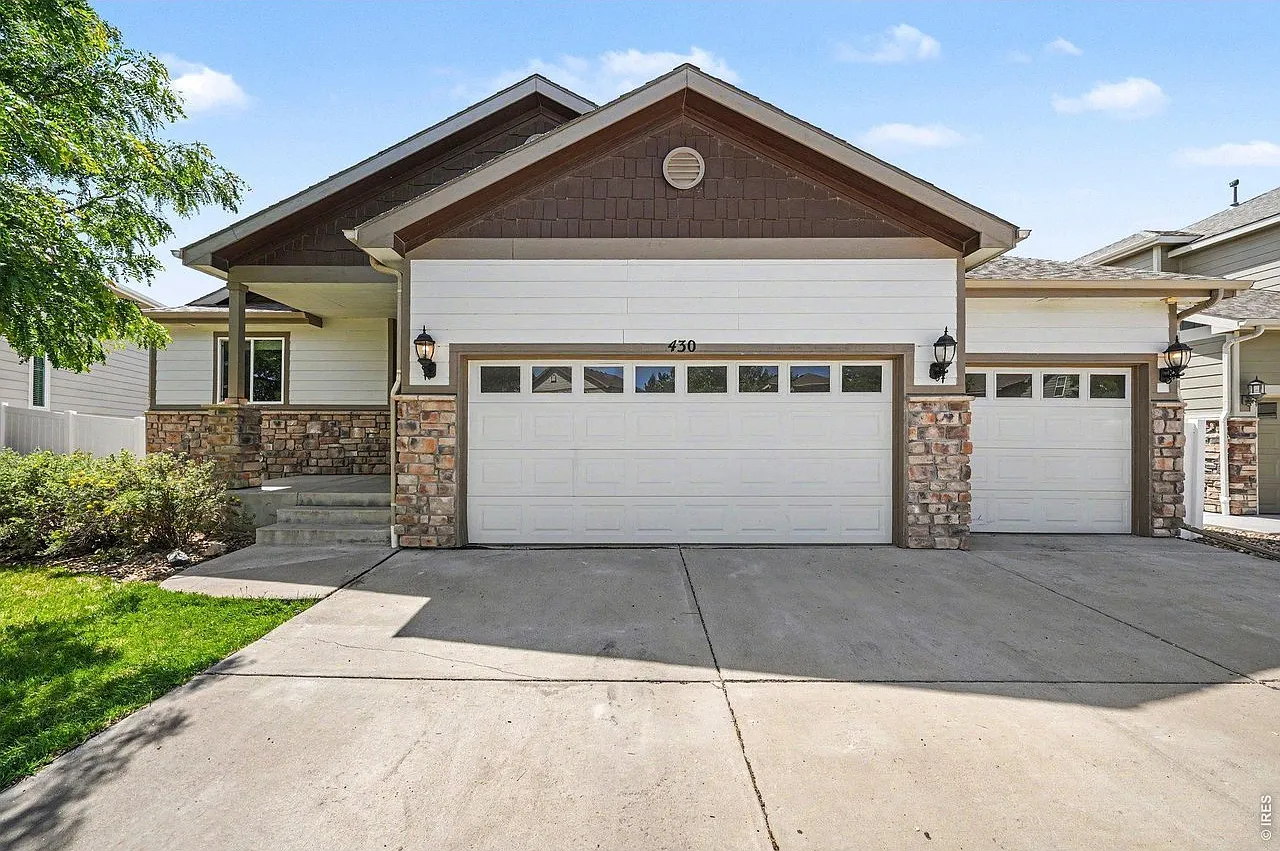 4 bed, 2544 sqft, $2,995 — Photo 2