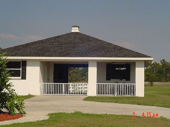4 Stall Stable w/tack Room