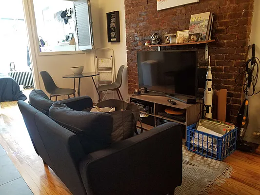 Rented by Chartwell Manhattan Realty | media 2