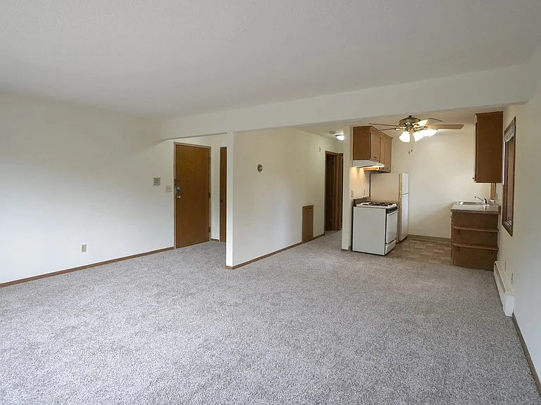 Richfield Square Apartments — Photo 27