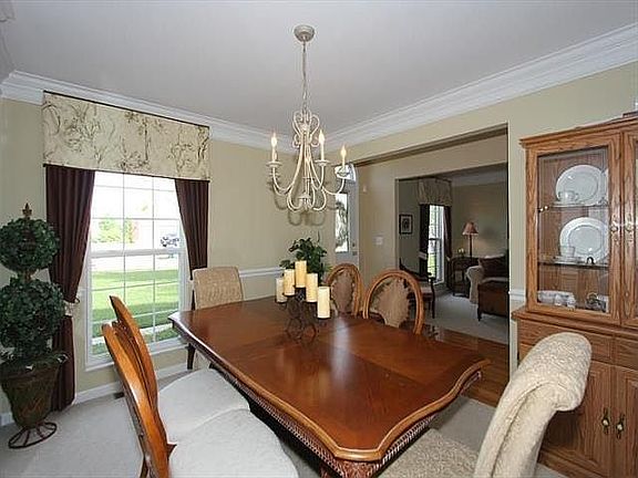 2nd image of 3985 Sherbourne Dr