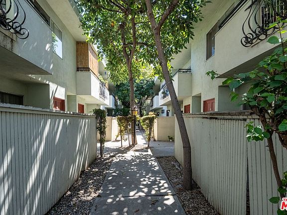 3rd image of 3338 Mentone Ave