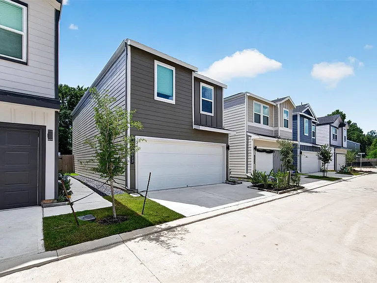 5927 Manning Oaks St — Photo 1