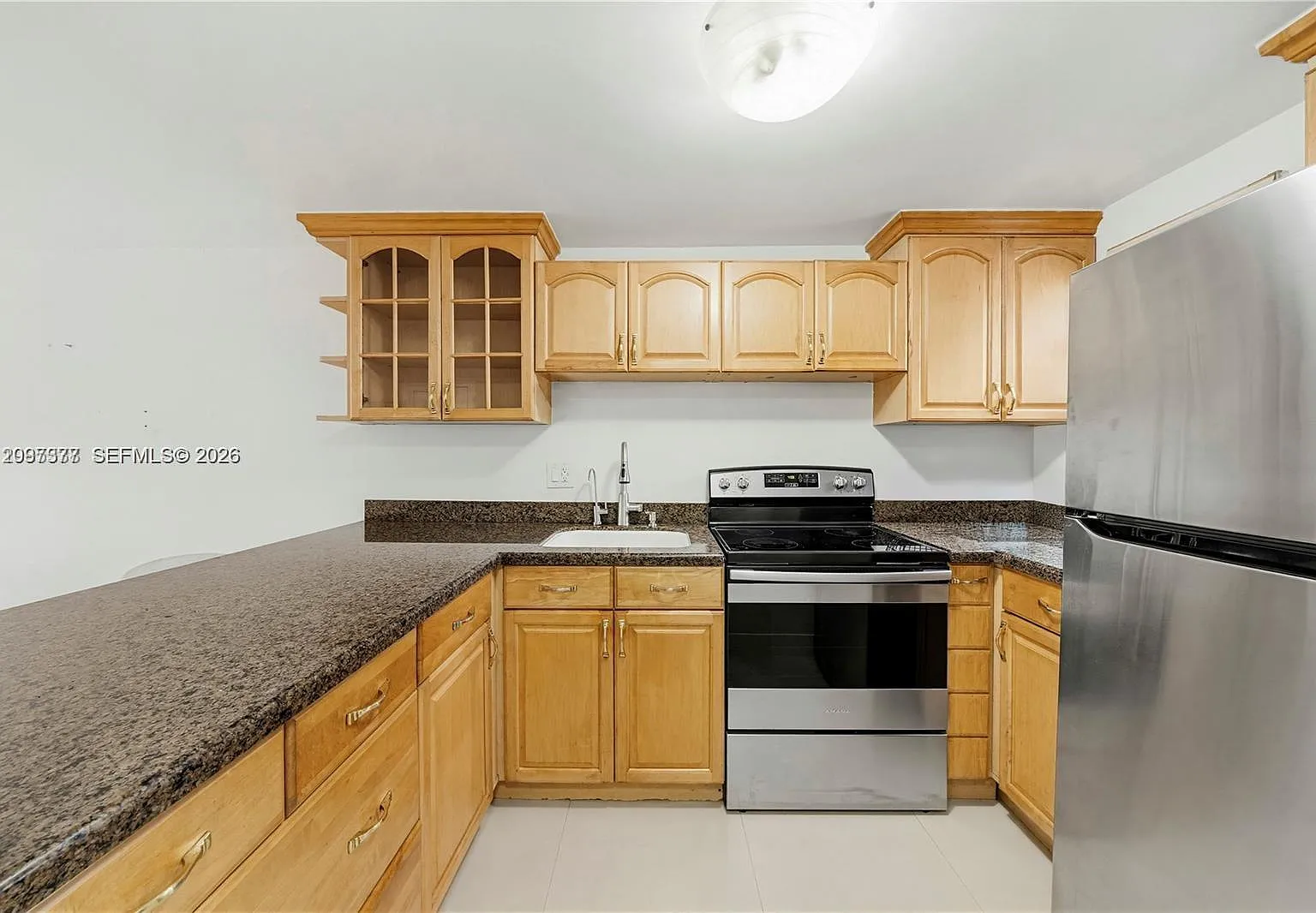 River Club Townhouse Cond — Photo 2