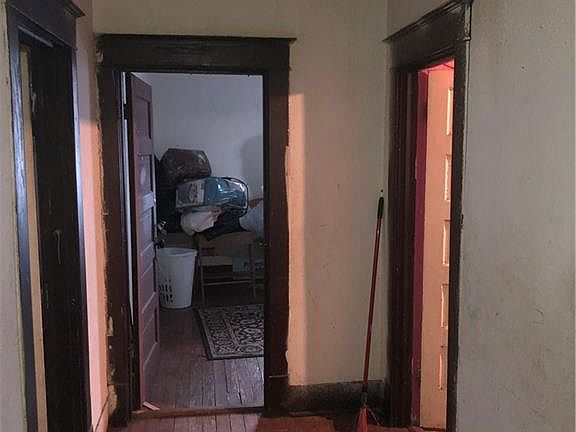 5th image of 425 Egan St