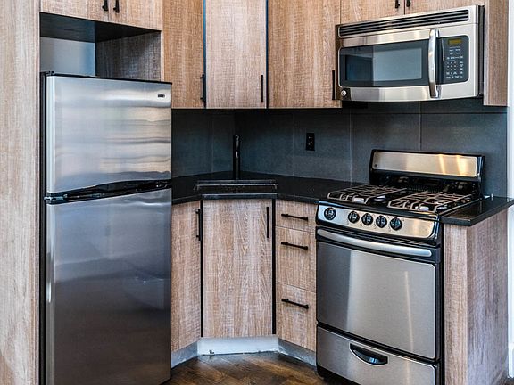 3rd image of 415 Suydam St #4L