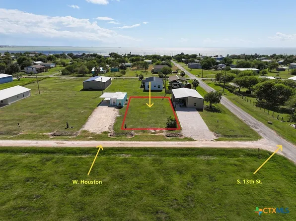 1209 W Houston Ave, Seadrift, TX 77983