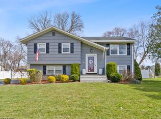 16 Esposito Dr, Fairfield, NJ 07004