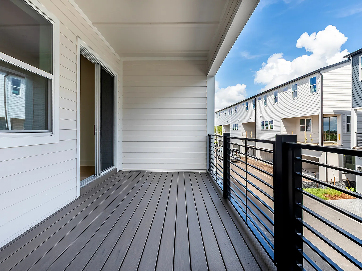 3 bed, 1867 sqft, $4,485 — Photo 3