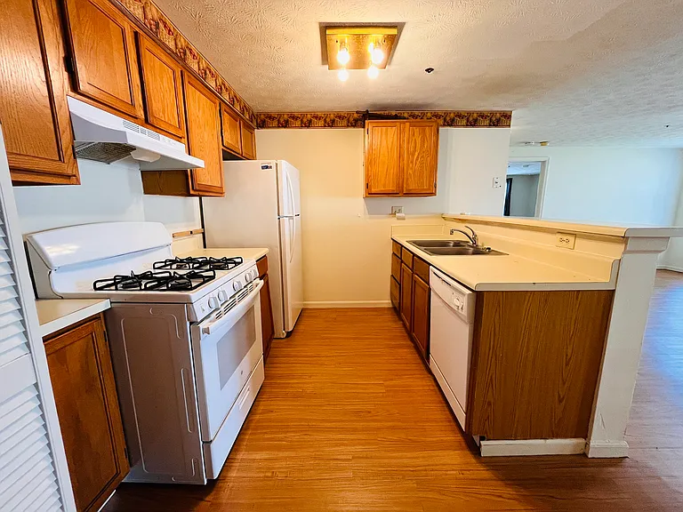 4245 Courtside Dr — Photo 14